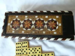 Ancienne Boîte 28 dominos en Marqueterie Syrie Vintage