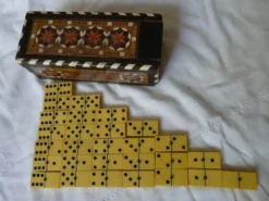 Ancienne Boîte 28 dominos en Marqueterie Syrie Vintage