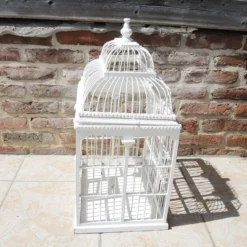 Ancienne cage à oiseau décorative en bois blanc