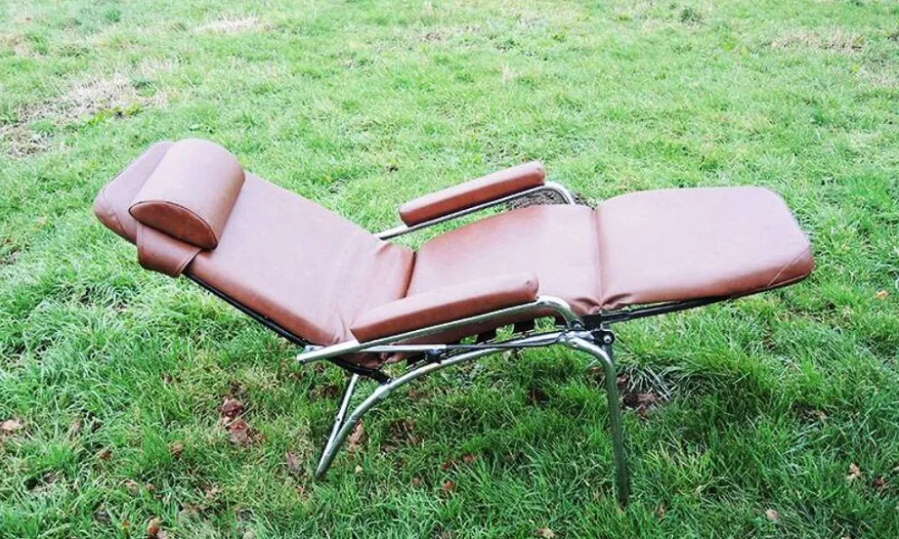 Ancienne chaise longue en simili cuir skai lama