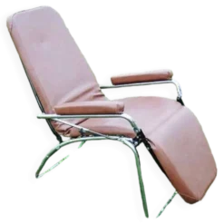 Ancienne chaise longue en simili cuir skai lama