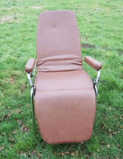Ancienne chaise longue en simili cuir skai lama