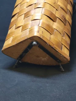 Ancienne corbeille vintage en bois tressé d'angle porte parapluie / panier