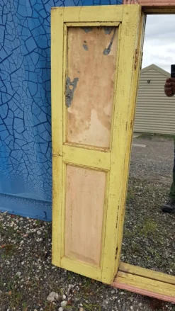 Ancienne fenêtre en tek birman polychrome avec miroir intérieur