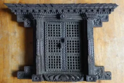 Ancienne fenêtre Népalaise Newari en bois sculpté