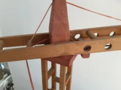 Ancienne grue en bois Dejou