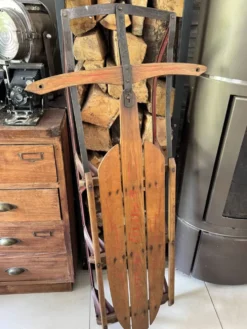 Ancienne luge américaine en bois vintage