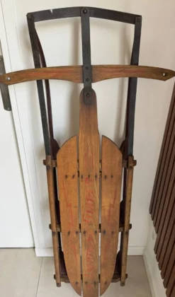 Ancienne luge américaine en bois vintage