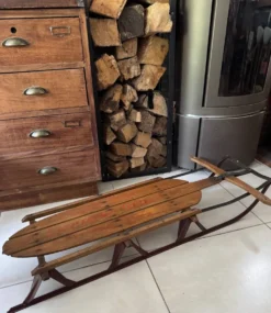 Ancienne luge américaine en bois vintage