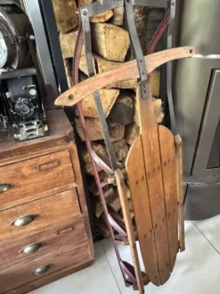 Ancienne luge américaine en bois vintage
