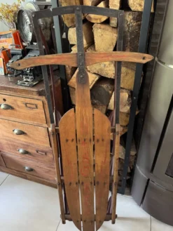 Ancienne luge américaine en bois vintage