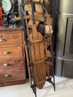 Ancienne luge américaine en bois vintage