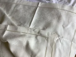 Ancienne nappe et 12 serviettes damassées