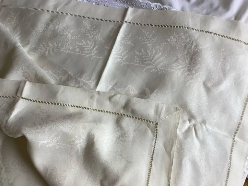 Ancienne nappe et 12 serviettes damassées