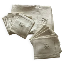 Ancienne nappe et 12 serviettes damassées