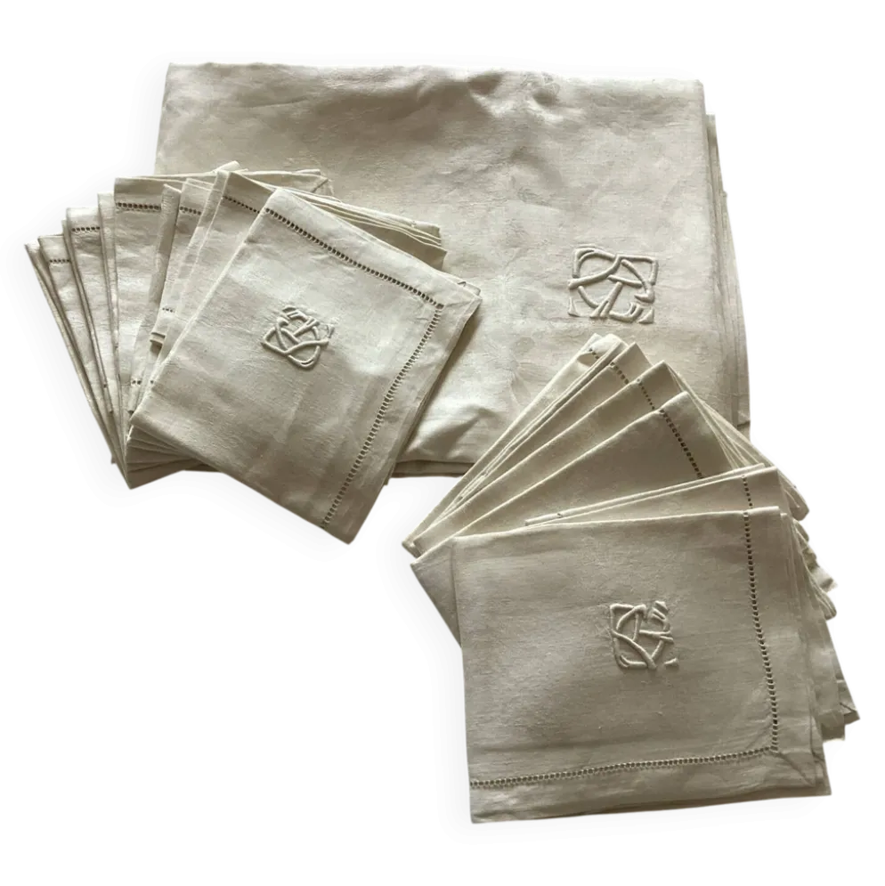 Ancienne nappe et 12 serviettes damassées