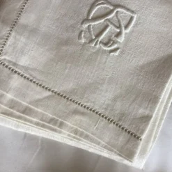 Ancienne nappe et 12 serviettes damassées