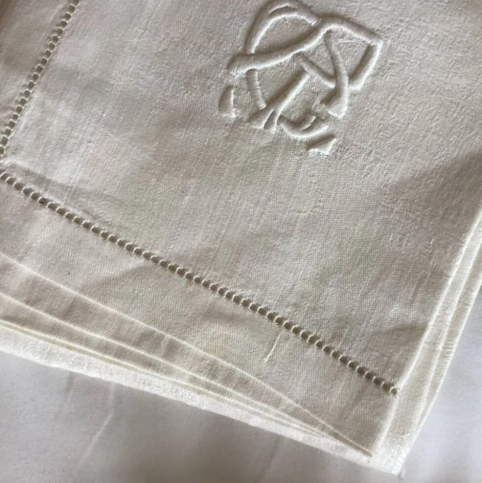 Ancienne nappe et 12 serviettes damassées