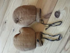 Ancienne paire de gants de boxe en cuir fauve patiné (8 oz) – Circa 1940/19