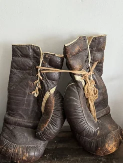 Ancienne paire de gants de boxe en cuir