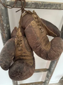 Ancienne paire de gants de boxe en cuir