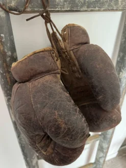 Ancienne paire de gants de boxe en cuir