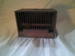 Ancienne petite cage de transport à oiseau en bois