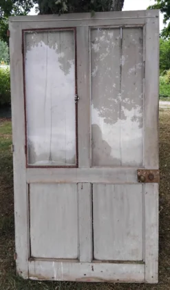 Ancienne porte avec volets en bois Vintage