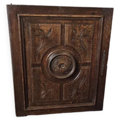 Ancienne porte en bois sculpté