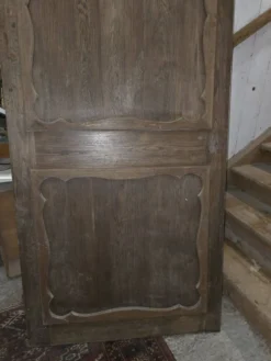 Ancienne porte moulurée en chêne