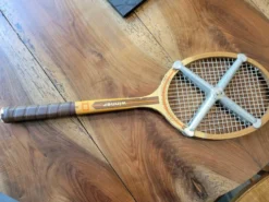 Ancienne raquette de tennis Donnay