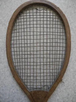 Ancienne raquette de tennis en bois, 1900