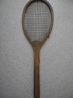 Ancienne raquette de tennis en bois, 1900