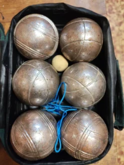 6 anciennes boules de petanque