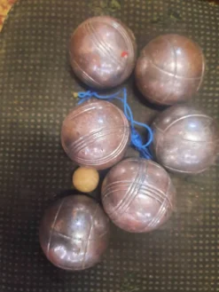 6 anciennes boules de petanque