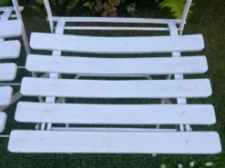 Anciennes chaises de bistrot de terrasse
