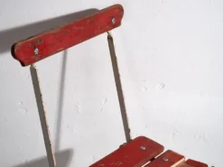 Anciennes chaises de jardin pliantes rouges (vers 1920). Ensemble de 4 pièces