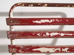 Anciennes chaises de terrasse rouges et blanches (vers 1920). Ensemble de 4 pièces