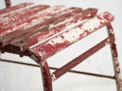 Anciennes chaises de terrasse rouges et blanches (vers 1920). Ensemble de 4 pièces