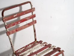 Anciennes chaises de terrasse rouges et blanches (vers 1920). Ensemble de 4 pièces