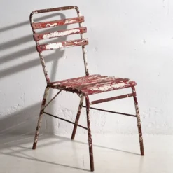 Anciennes chaises de terrasse rouges et blanches (vers 1920). Ensemble de 4 pièces