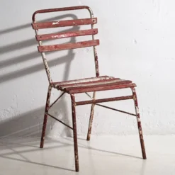 Anciennes chaises de terrasse rouges et blanches (vers 1920). Ensemble de 4 pièces