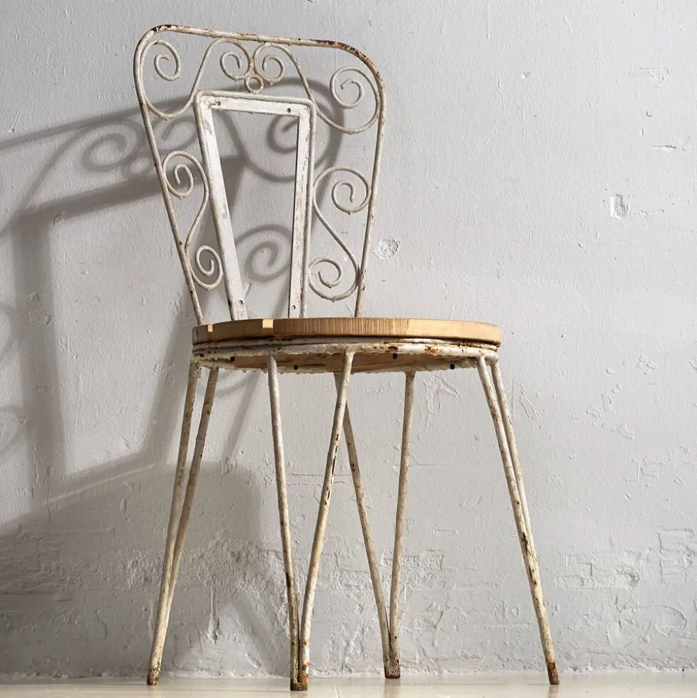 Anciennes chaises d’extérieur blanches (vers 1920). Ensemble de 4 pièces