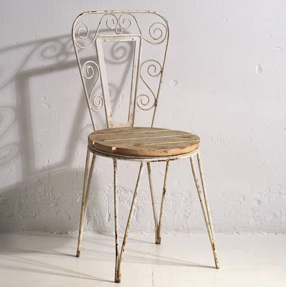 Anciennes chaises d’extérieur blanches (vers 1920). Ensemble de 4 pièces
