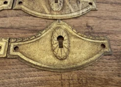 4 anciennes entrée de serrure en bronze/laiton doré meuble Louis XV Na