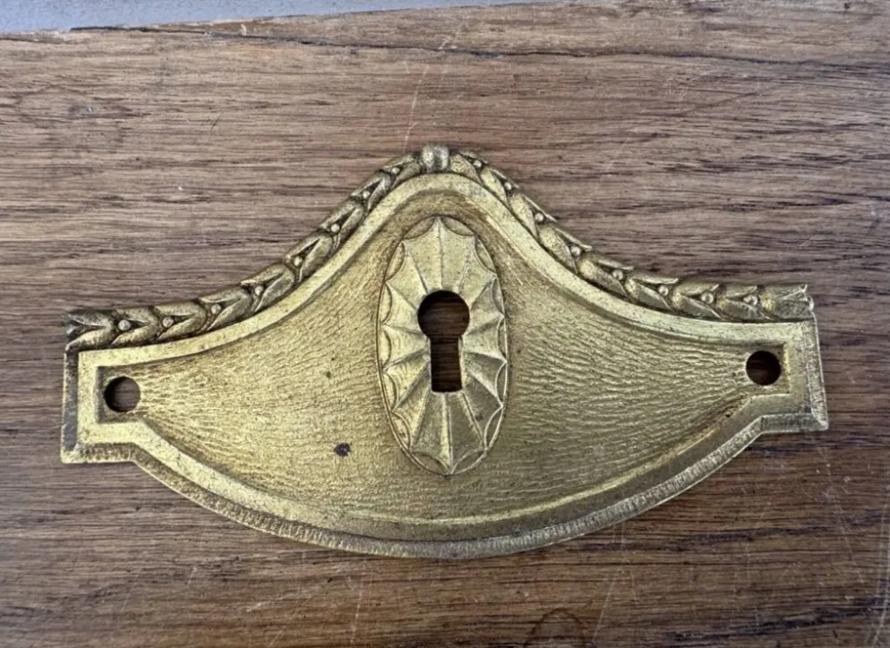4 anciennes entrée de serrure en bronze/laiton doré meuble Louis XV Na
