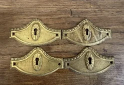 4 anciennes entrée de serrure en bronze/laiton doré meuble Louis XV Na