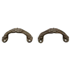 2 anciennes poignées sculptées en laiton massif