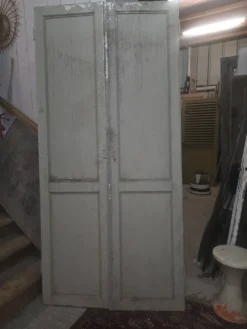 Anciennes portes double en sapin