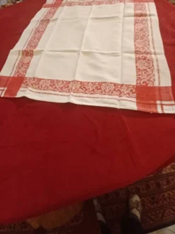2 anciennes serviettes de table damassées rouges et blanches